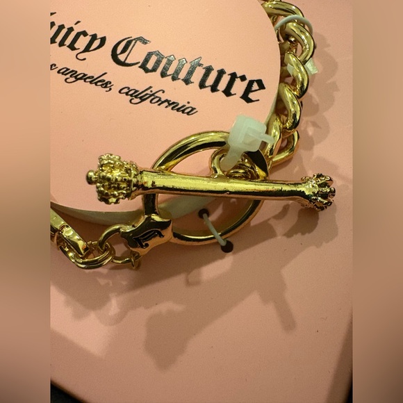 Juicy Couture gift box with beautiful bracelet plus free J.C. lipgloss included - Picture 13 of 16